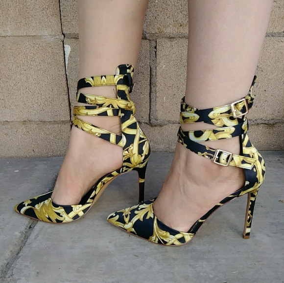 Black & Gold Pointy Heel | Style: Versace - Picture 3 of 5